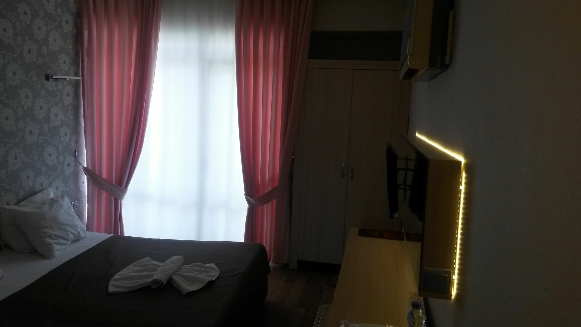 דמרה Winecity Hotel מראה חיצוני תמונה